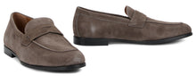 Load image into Gallery viewer, Suede loafers