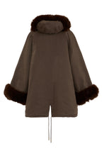 Load image into Gallery viewer, Hooded jacket and fur