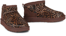 Load image into Gallery viewer, Classic Ultra Mini Caspian boots