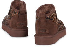 Load image into Gallery viewer, Classic Ultra Mini Caspian boots