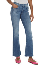 Load image into Gallery viewer, The Weekender Fray 5-pocket straight-leg jeans