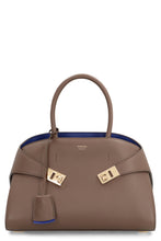 Load image into Gallery viewer, Hug S leather handbag