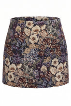 Load image into Gallery viewer, Short skirt with floral pattern