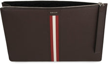 Load image into Gallery viewer, Thalden grainy leather pouch