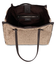Load image into Gallery viewer, Tote bag in faux astrakhan