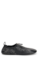 Load image into Gallery viewer, Black fitted sneakers, lightweight and versatile