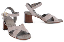 Load image into Gallery viewer, Suede sandals
