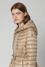 Load image into Gallery viewer, Raie short down jacket