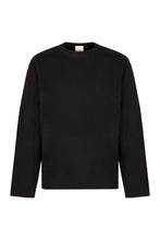 Load image into Gallery viewer, Fine knit crew-neck sweater