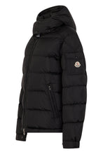 Load image into Gallery viewer, Padded jacket with hood