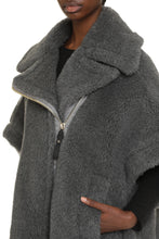 Load image into Gallery viewer, Newmanto vegan fur jacket