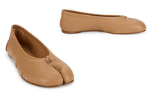 Load image into Gallery viewer, Ballerina Tabi in suede