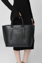Load image into Gallery viewer, Man Giove L Leather tote