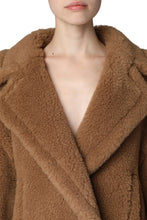 Load image into Gallery viewer, Vanadio vegan fur jacket