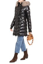 Load image into Gallery viewer, Hooded quilted down jacket