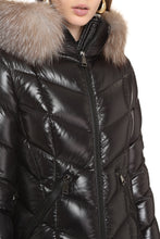 Load image into Gallery viewer, Hooded quilted down jacket