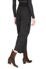 Load image into Gallery viewer, Carrot-fit cotton trousers