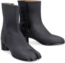 Load image into Gallery viewer, Tabi leather ankle boots