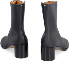 Load image into Gallery viewer, Tabi leather ankle boots
