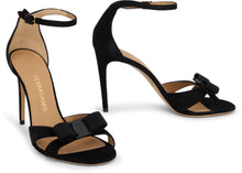 Load image into Gallery viewer, Leather sandal with Vara bow
