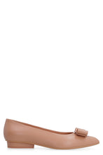 Load image into Gallery viewer, Viva leather ballet flats with logo
