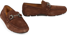 Load image into Gallery viewer, Suede loafers
