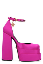 Load image into Gallery viewer, Medusa Aevitas satin pumps
