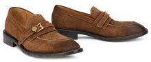 Load image into Gallery viewer, Loafers with gold buckle
