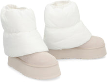 Load image into Gallery viewer, Classic Mini Dipper Ankle boots
