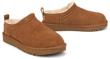 Load image into Gallery viewer, Classic Micro slippers in suede
