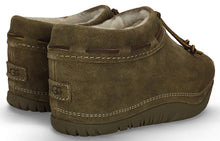 Load image into Gallery viewer, Sabot Bucked in suede and shearling lining
