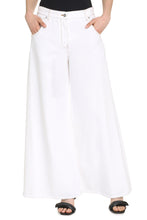 Load image into Gallery viewer, Wide-leg jeans
