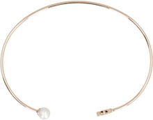 Load image into Gallery viewer, Kira Golden metal bracelet
