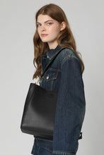 Load image into Gallery viewer, McGraw bucket bag
