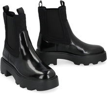 Load image into Gallery viewer, Chelsea boots in leather
