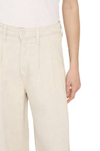 Load image into Gallery viewer, Pouty Prep Heel high-rise trousers
