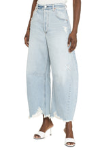 Load image into Gallery viewer, Horseshoe jeans
