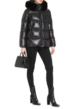 Load image into Gallery viewer, Laiche hooded down jacket
