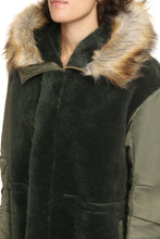 Load image into Gallery viewer, Paquita hooded parka
