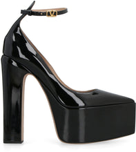 Load image into Gallery viewer, Valentino Garavani - Tan-Go patent leather pointy-toe pumps
