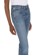 Load image into Gallery viewer, Emannuelle flared-slim jeans
