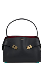 Load image into Gallery viewer, Hug M shoulder bag in leather
