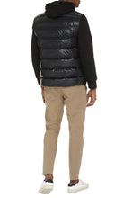 Load image into Gallery viewer, Crofton full zip field vest

