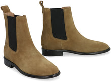 Load image into Gallery viewer, Galna suede Chelsea boots
