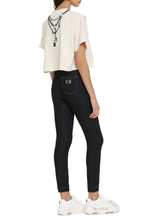 Load image into Gallery viewer, Printed cropped t-shirt
