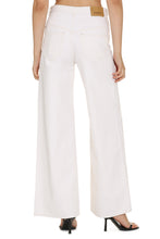 Load image into Gallery viewer, Lemony wide leg jeans
