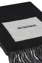 Load image into Gallery viewer, Rond Carré Virgin wool scarf
