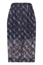 Load image into Gallery viewer, Gonna Sokna in printed silk
