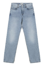 Load image into Gallery viewer, Straight jeans with 5 pockets
