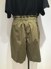 Load image into Gallery viewer, 2 Moncler 1952 - Cotton bermuda shorts
